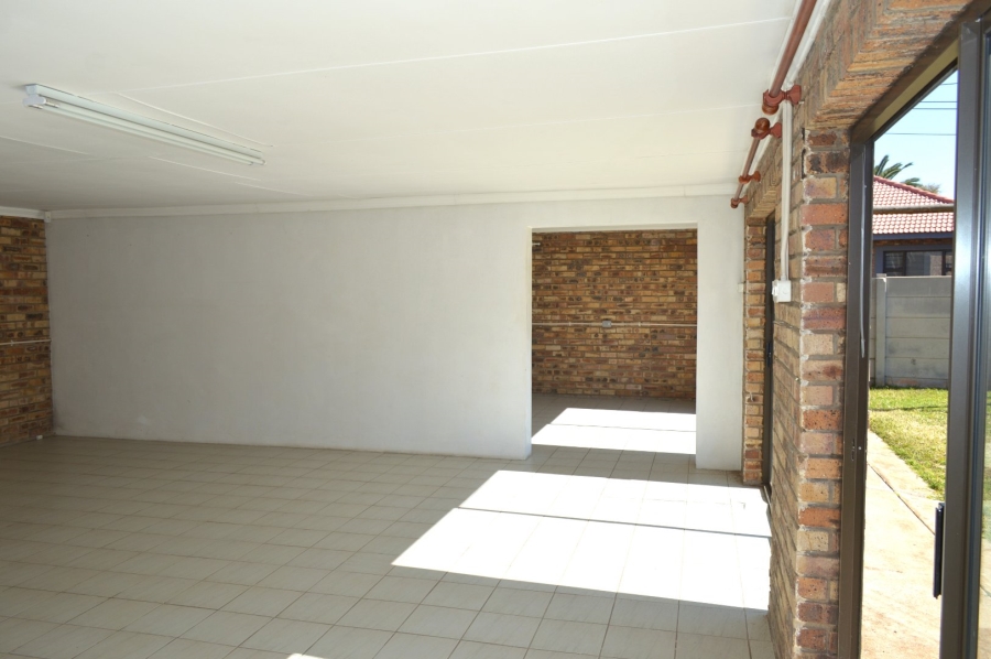 5 Bedroom Property for Sale in Flamwood North West